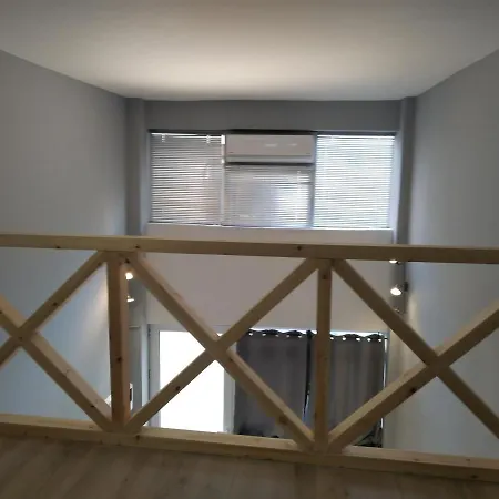 Kingsway Mezzanine Appartement *