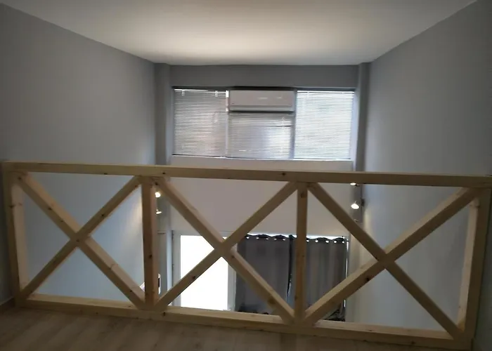 Kingsway Mezzanine Apartment *